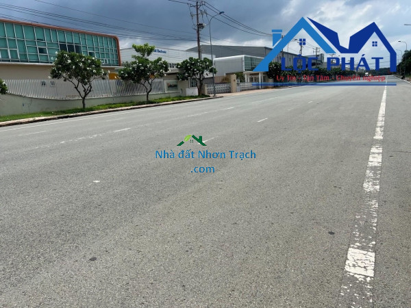 Bán xưởng tại KCN Nhơn Trạch 12.000 m2 chỉ 2,35 triệu usd. V